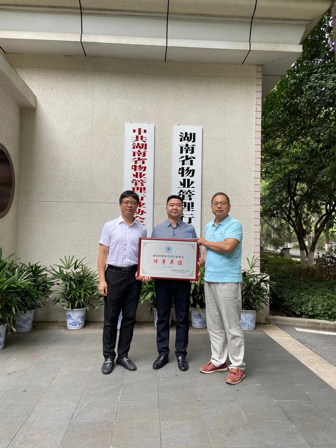 湖南怡美環(huán)境管理發(fā)展有限公司,湖南物業(yè)保潔服務(wù)，商場保潔,石材護理價格,市政環(huán)衛(wèi),駐場保潔