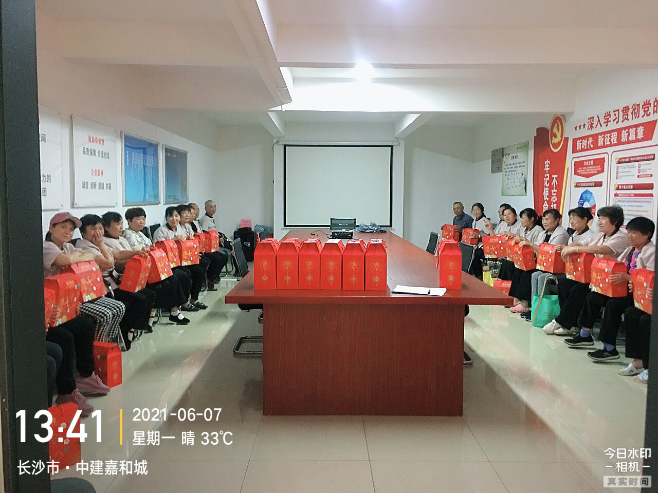 湖南怡美環境管理發展有限公司,湖南物業保潔服務，商場保潔,石材護理價格,市政環衛,駐場保潔